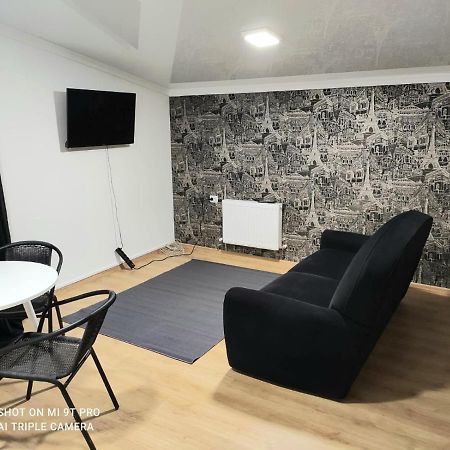 Studio In The Center City Chişinău Esterno foto