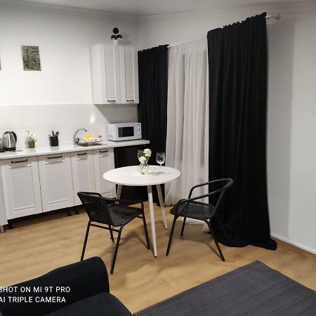 Studio In The Center City Chişinău Esterno foto