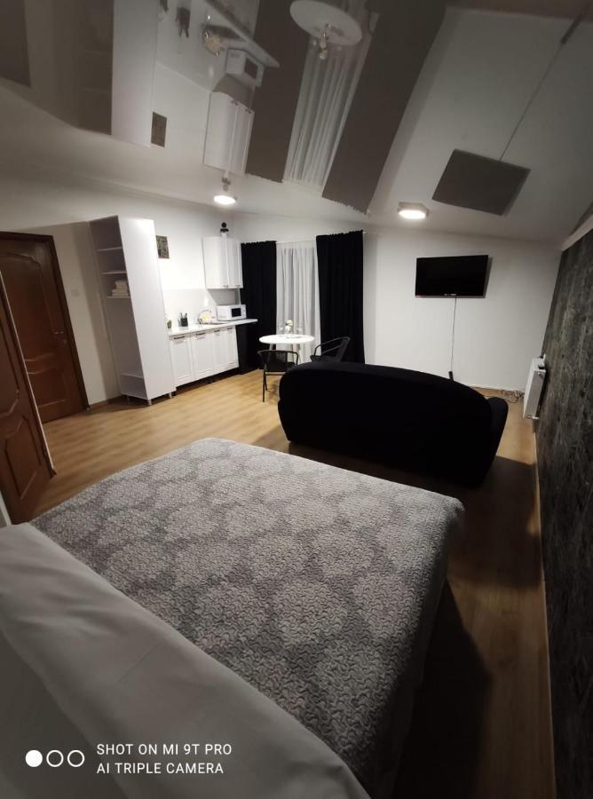 Studio In The Center City Chişinău Esterno foto