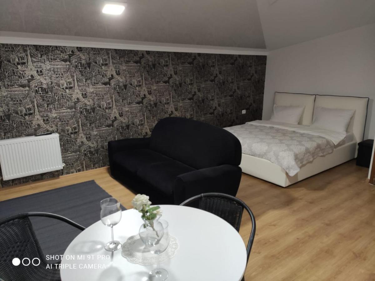 Studio In The Center City Chişinău Esterno foto
