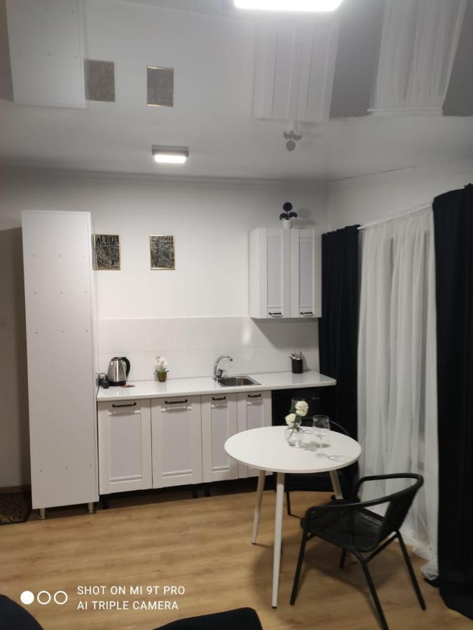 Studio In The Center City Chişinău Esterno foto