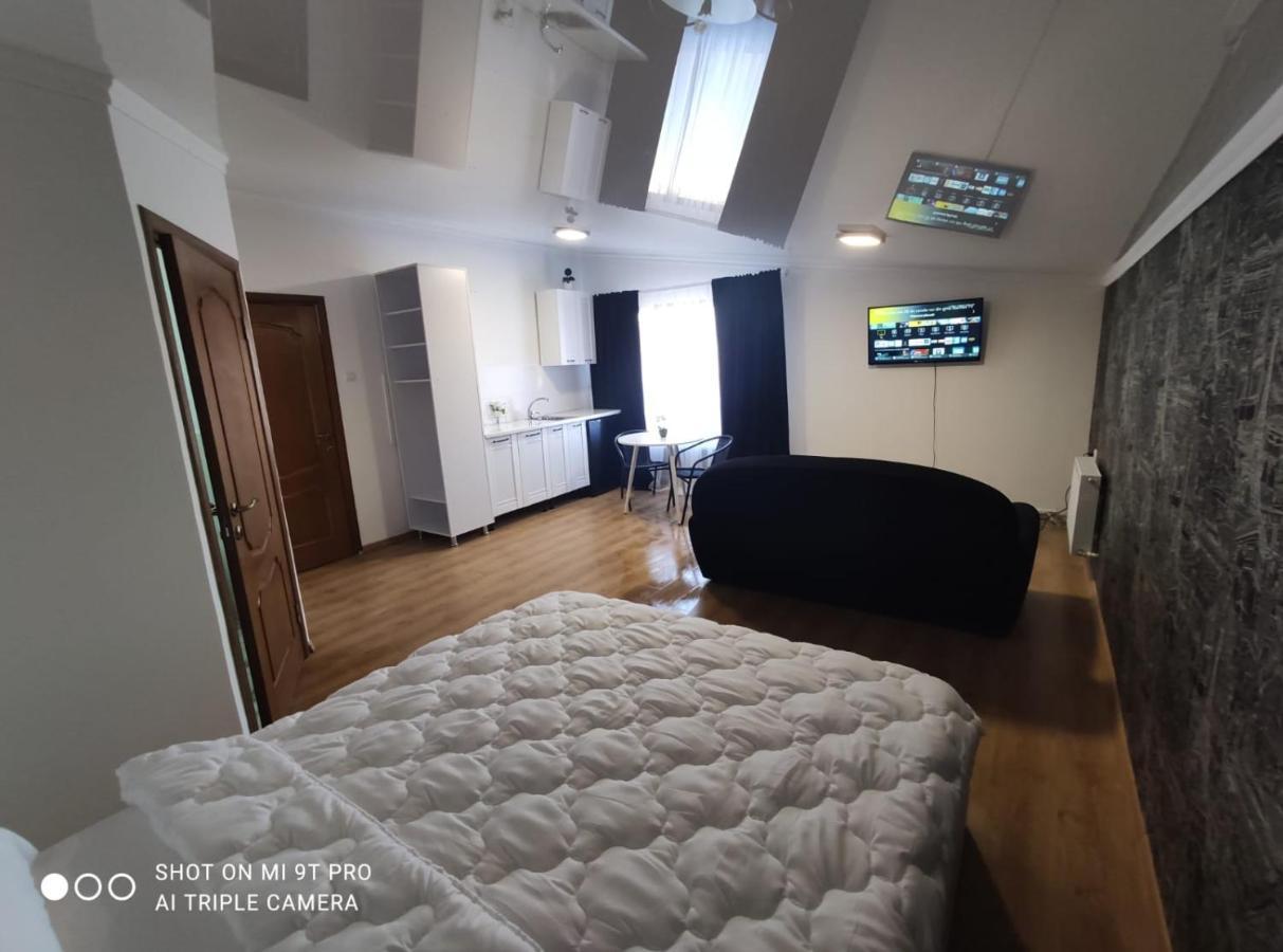 Studio In The Center City Chişinău Esterno foto