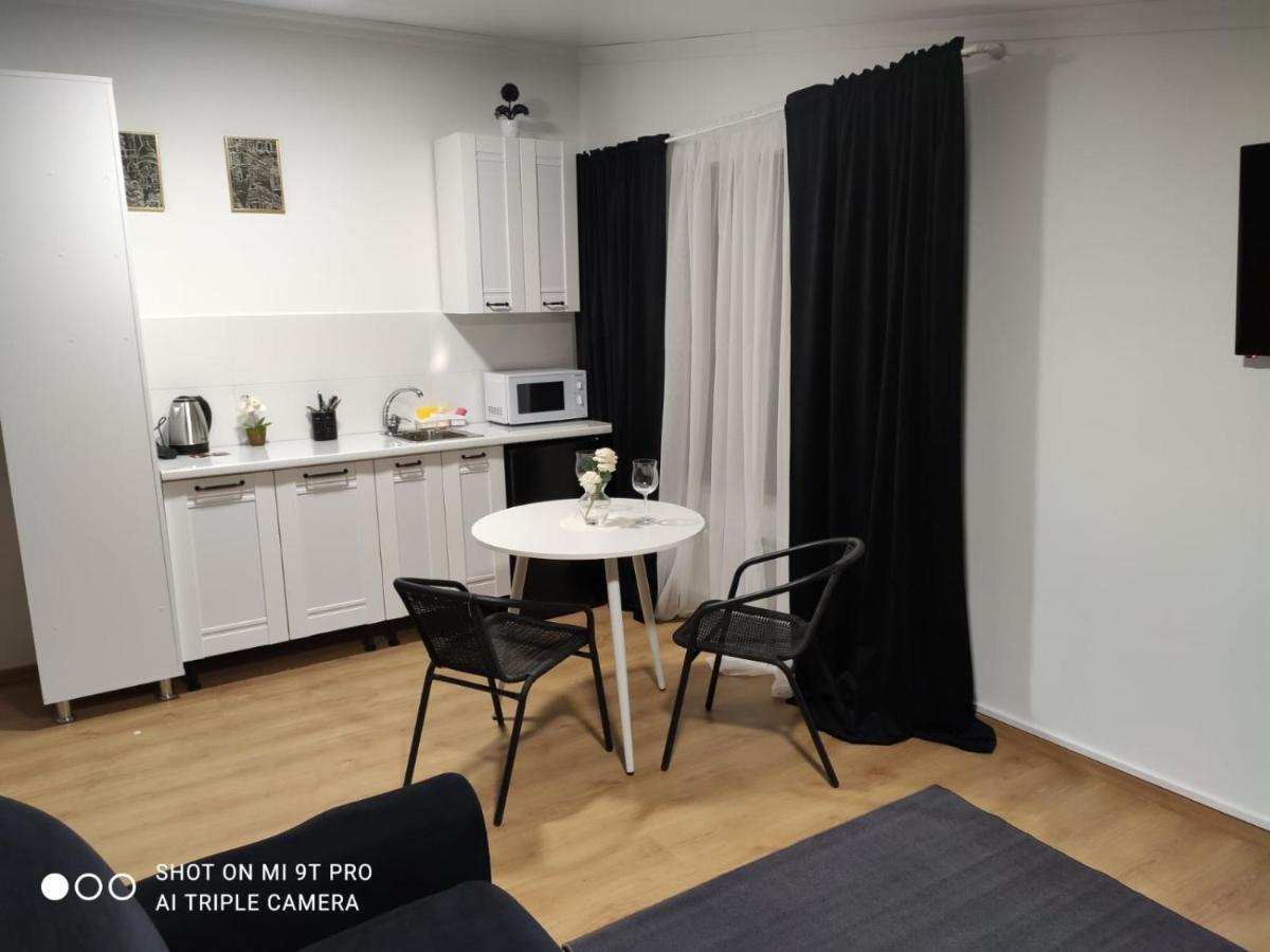 Studio In The Center City Chişinău Esterno foto